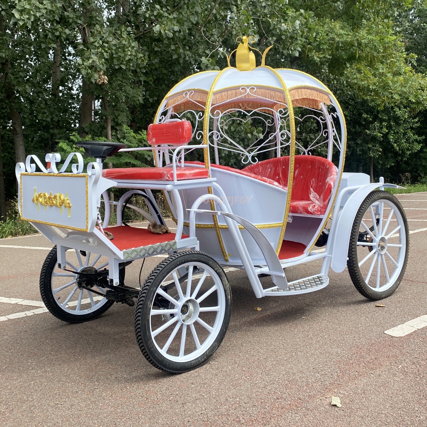 公主镂空铁艺景区马车定制厂家