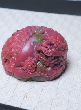盐源玛瑙西瓜色雕刻狮子貔貅醒狮瑞兽手把件摆件