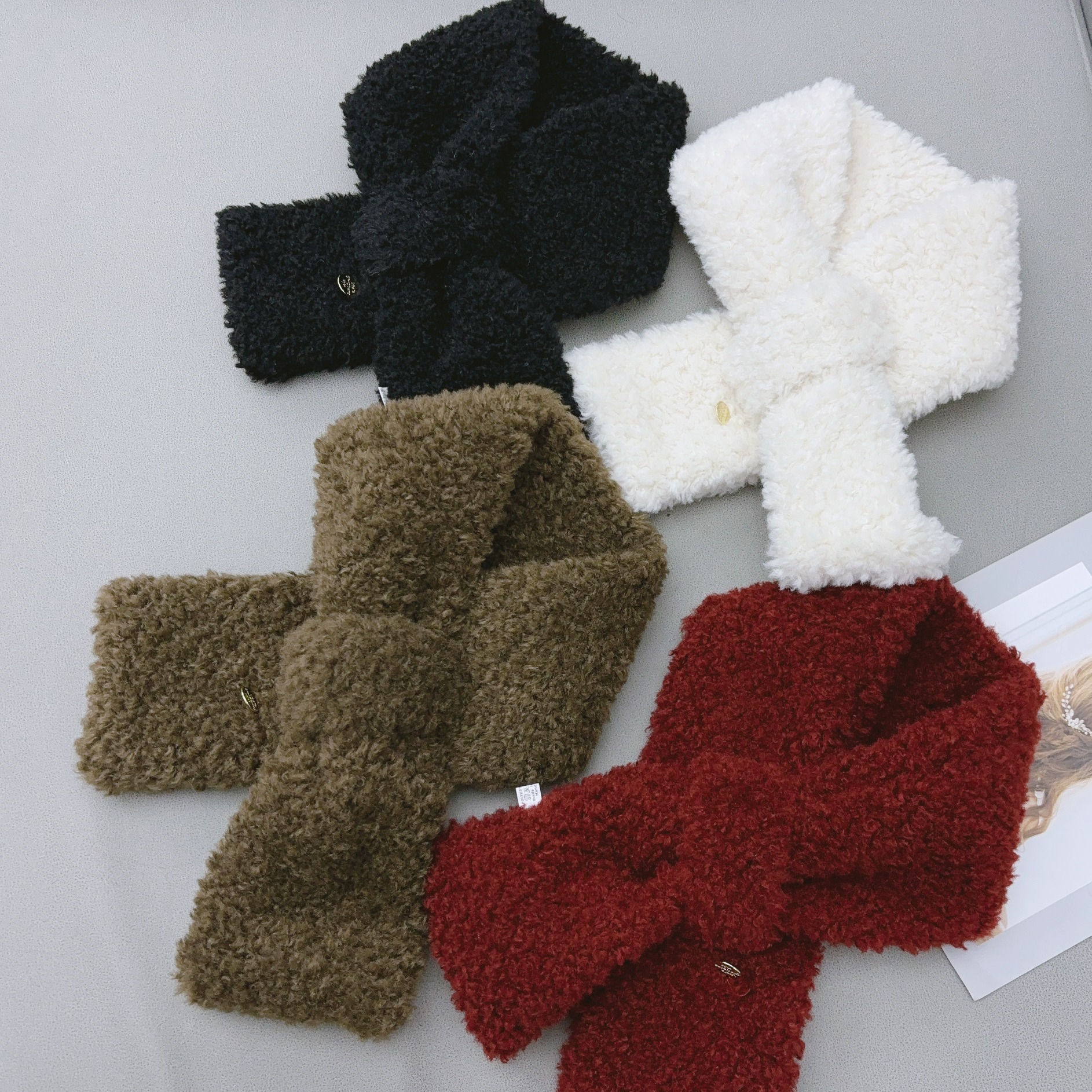 豆豆 冬季厚款时尚百搭毛毛围巾女-DWje0300150