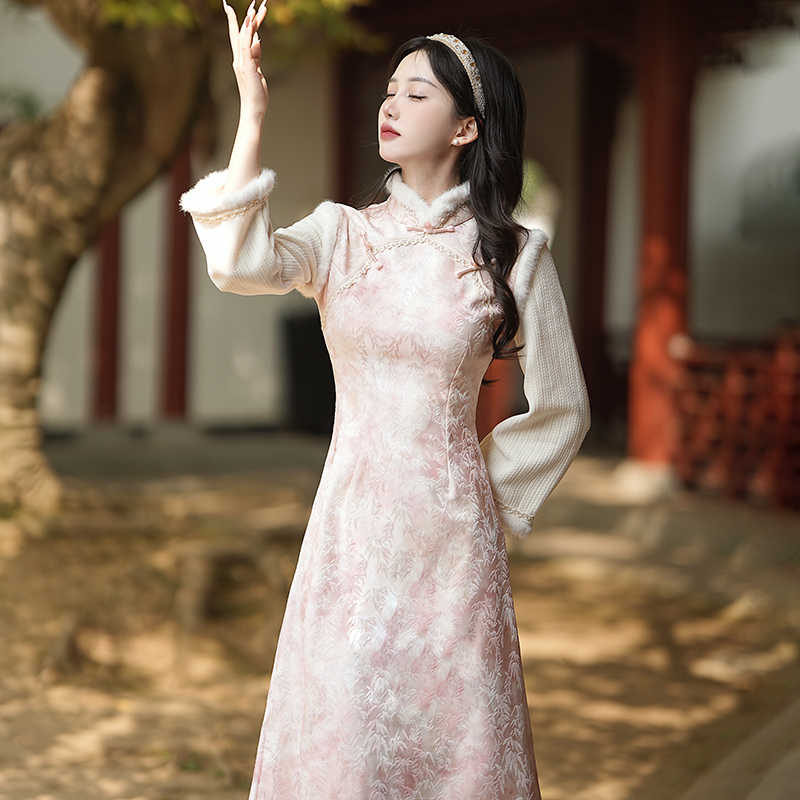 少女新中式穿搭粉色加绒旗袍