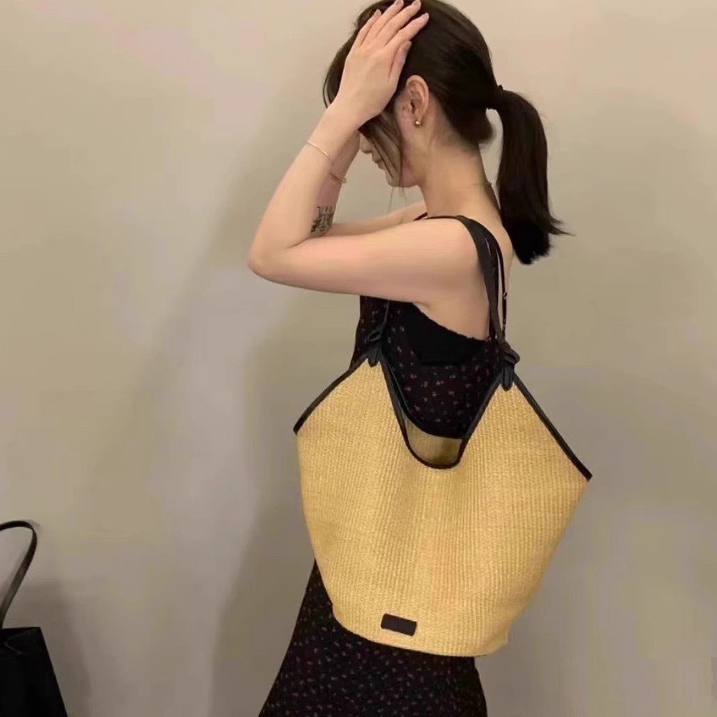 大容量旅行度假草编腋下包女2025新款夏季小众设计单肩通勤编织包