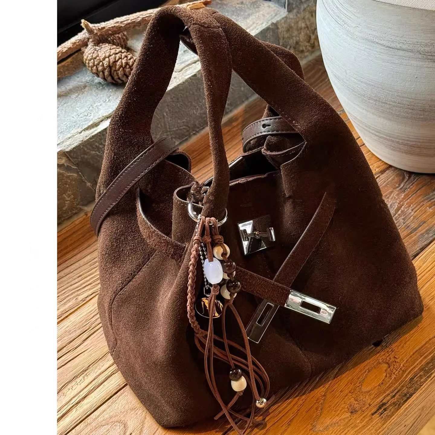 复古磨砂麂皮菜篮子手提包包女式2025新款潮轻奢小众高级感斜挎包