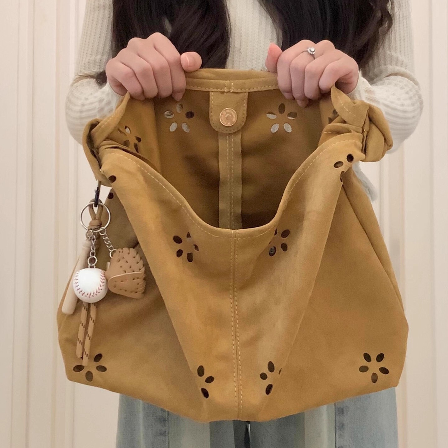 今年流行爆款麂皮绒棕色包包女式2025新款秋冬超火休闲简约托特包