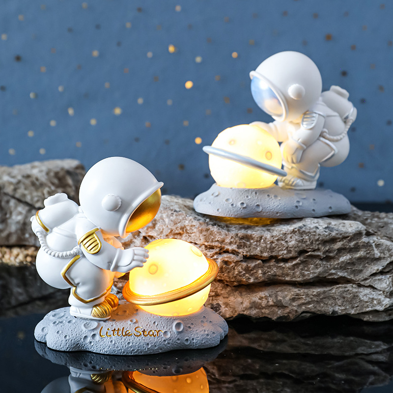 宇航员行星小夜灯床头桌面汽车载