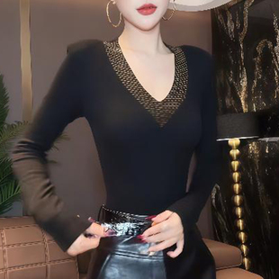 洋气v领烫钻设计感打底衫2025新款今年流行爆款长袖上衣百搭减龄