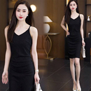 新款 黑色吊带连衣裙子女2025年夏季 高级感洋气收腰显瘦性感小黑裙