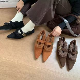 软皮低帮复古尖头加绒加厚保暖坡跟鞋女粗跟单鞋子一字扣带过冬季