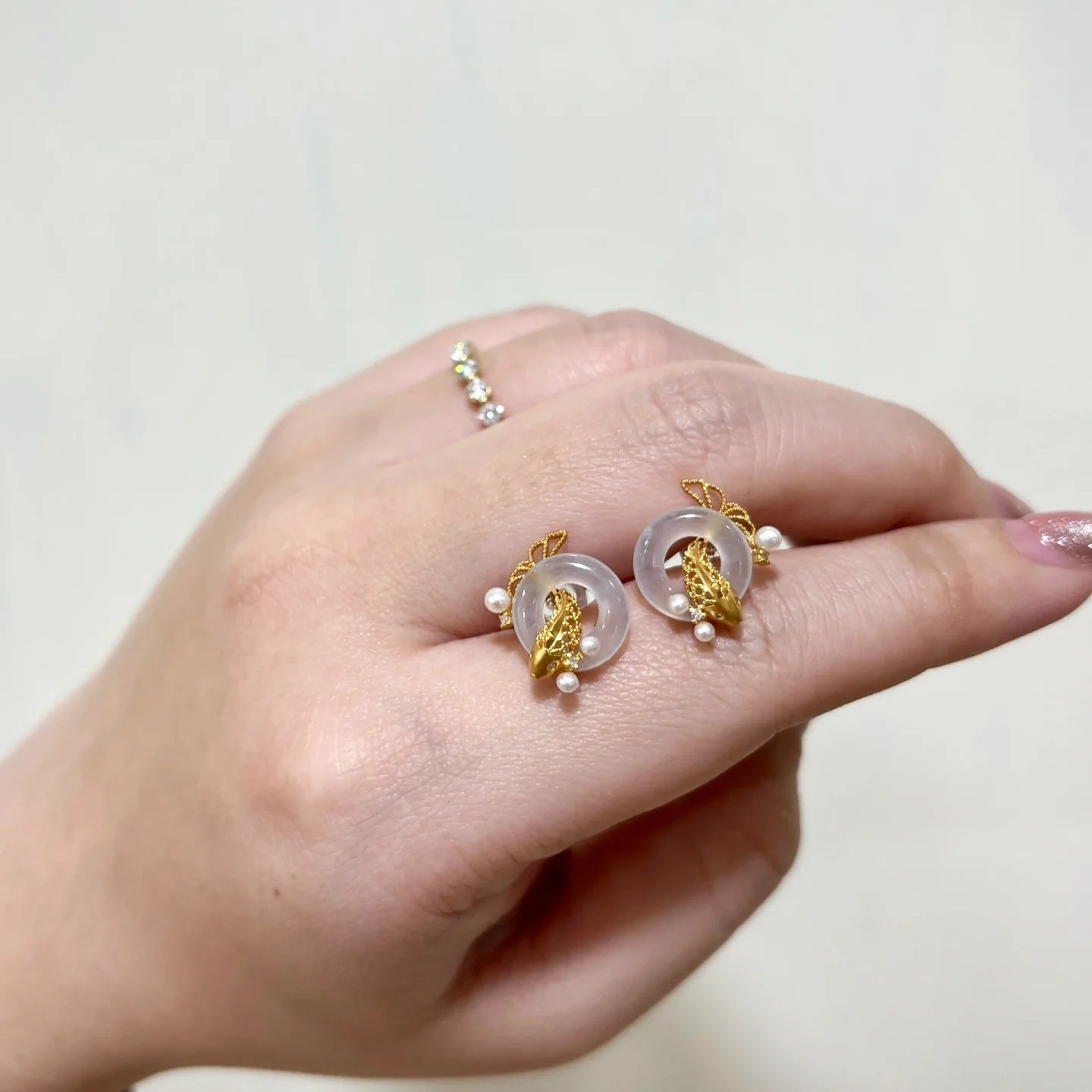 黄金色玉髓鲤鱼耳钉轻奢高级感精致复古耳环简约大气新款百搭耳环