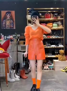 上货店秋冬新款桔色系套装马海毛针织上衣+重工钉珠全皮半裙显白