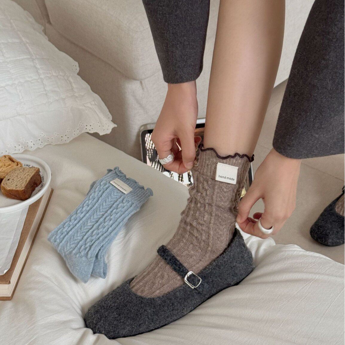 羊毛木耳边布标袜子女秋冬加厚保暖堆堆袜韩国ins博主同款无骨袜