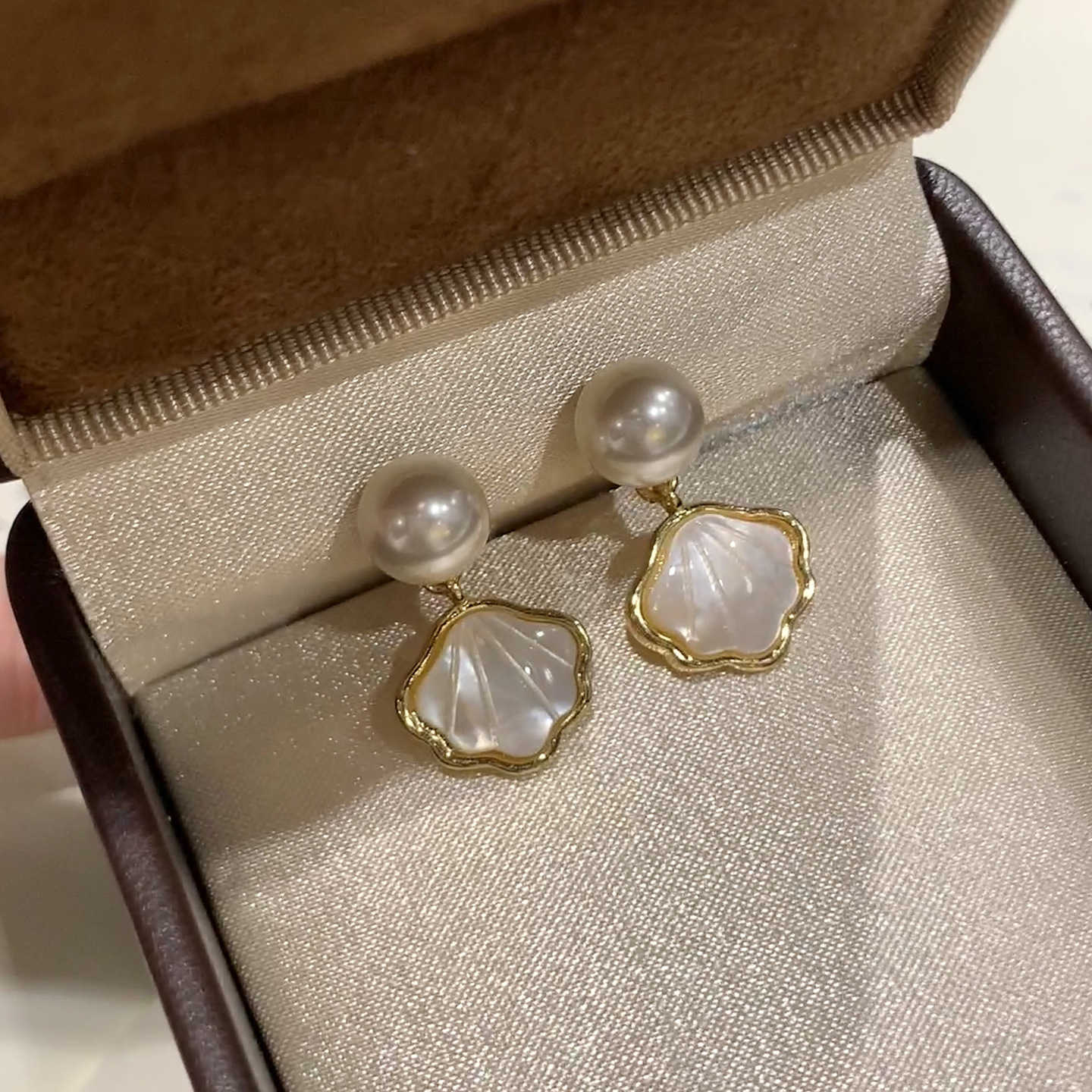 s925银针天然贝母耳环轻奢贝壳耳钉女小众设计高级感*家珍珠耳饰