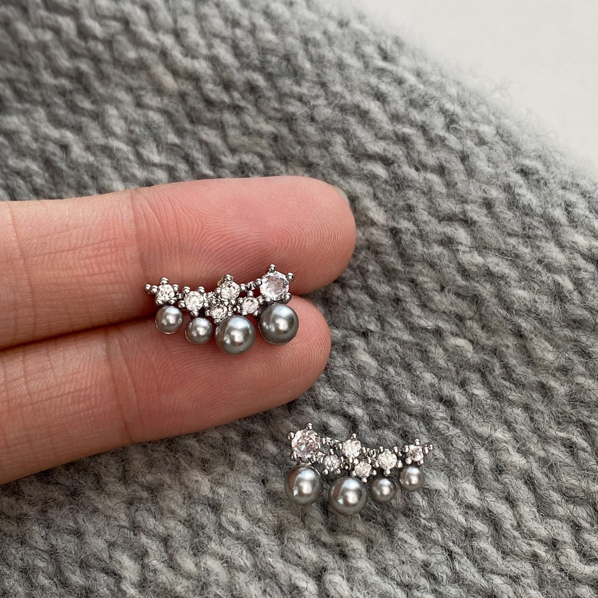 s999足银银针真多麻施家珍珠弧形耳钉微笑耳环女轻奢高级气质耳饰