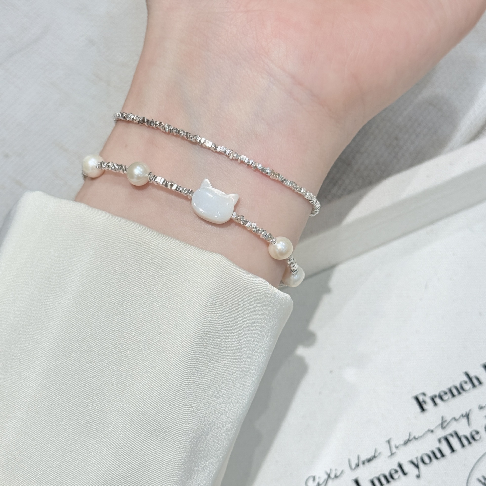 s925纯银碎银子白贝母猫咪手链女简约小众轻奢天然淡水珍珠手饰