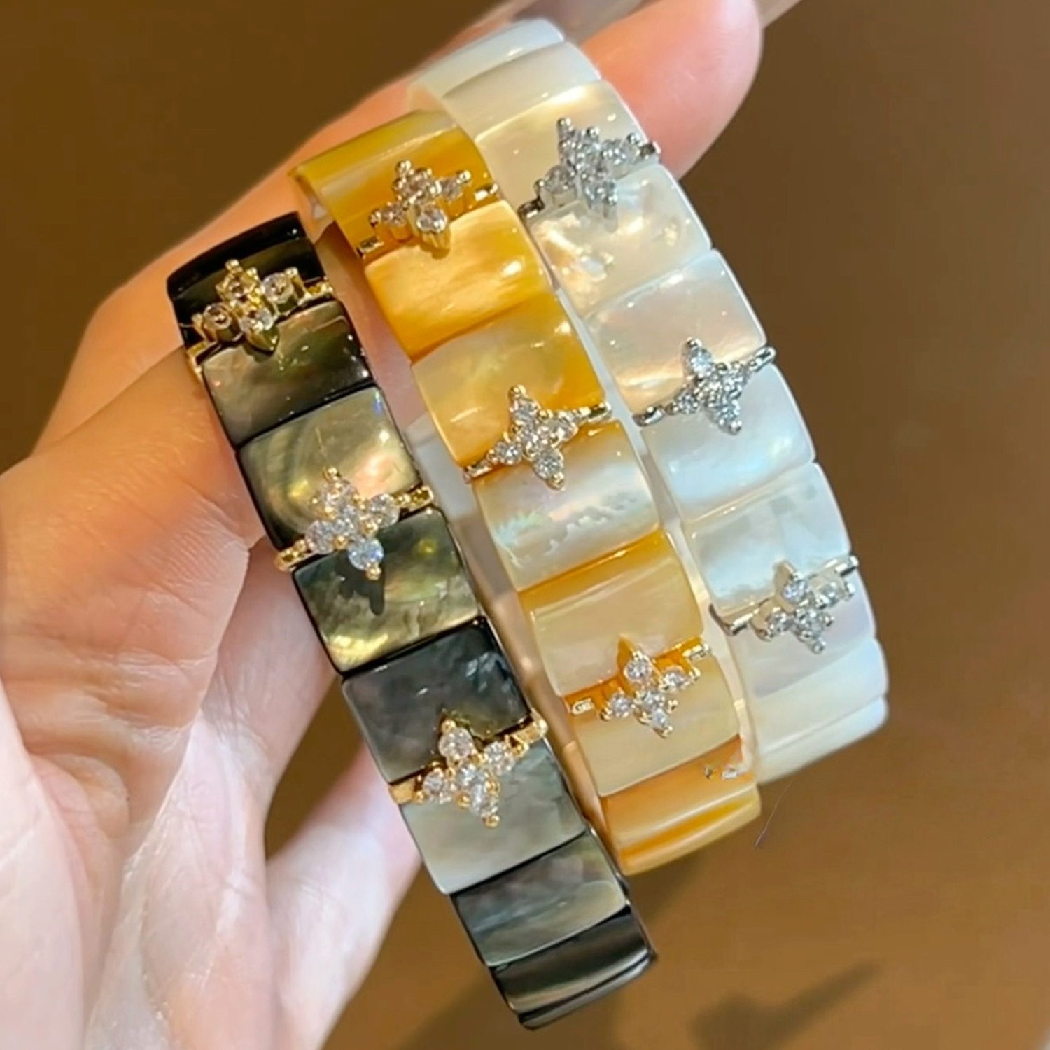 贝母手牌天然手链轻奢原创设计小众精致女锆石满钻十字架新鲜出炉