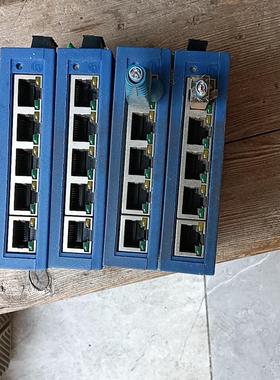 出这款蓝色工业交换机由Harting品牌生产，拥有坚(议价）