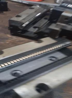 IKO  LRX G35滚柱总长670，共6个滑块。(议价）