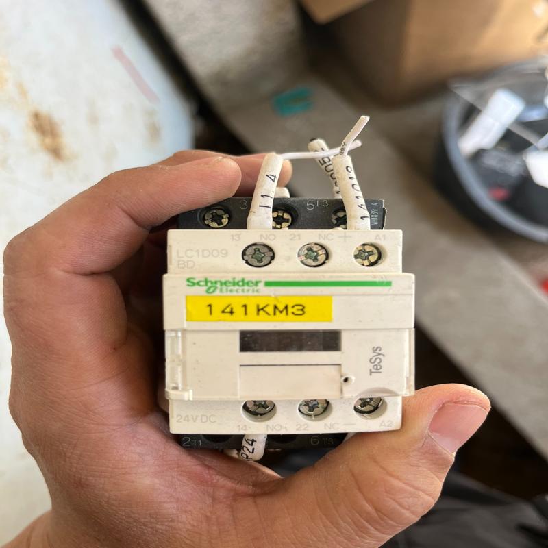 施耐德接触器LC1D09BDC，成色新新，法国，议价(议价）