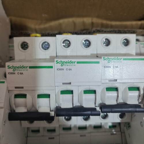 施耐德断路器IC65N 2P 6A 40A 32A (议价）