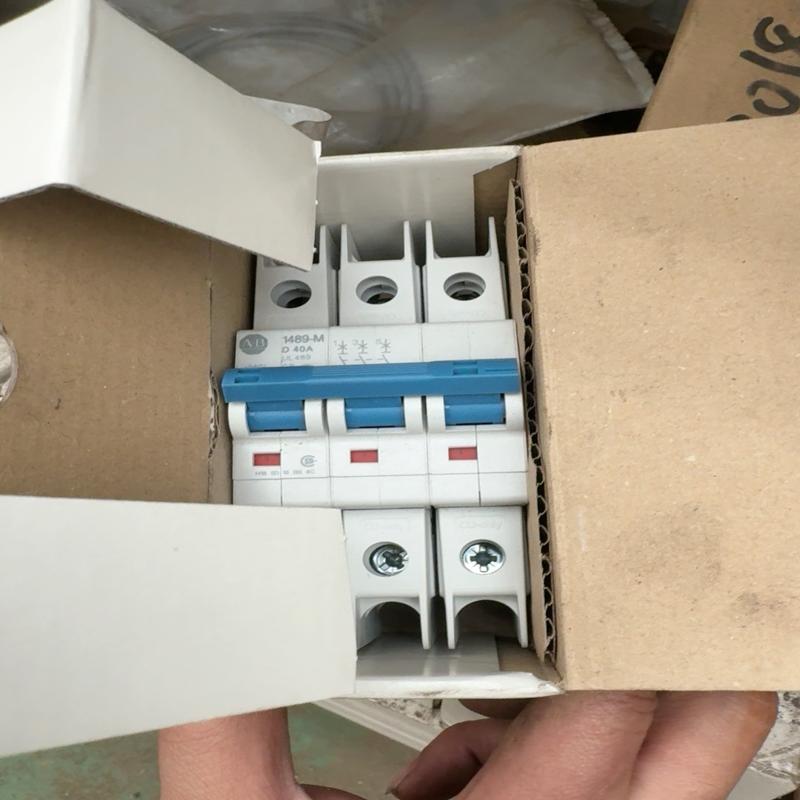 未使用的AB罗克韦尔1489-M3D400断路器,就(议价)