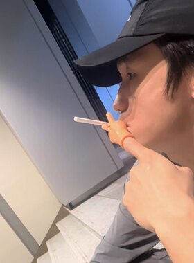 剪刀手指烟托抽烟指环夹烟神器防手指熏黄指套吸烟烟嘴托男孩玩具
