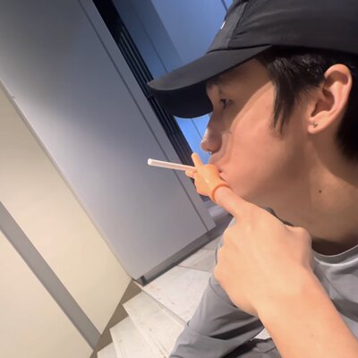 剪刀手指烟托抽烟指环夹烟神器防手指熏黄指套吸烟烟嘴托男孩玩具