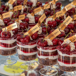 秋冬季车厘子奶油高脚杯蛋糕装饰公司团建聚会酒杯水果甜品送姐妹