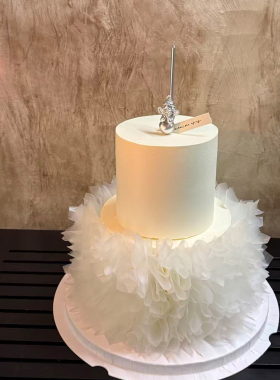 唯美高级感适合女生生日主题蛋糕糖纸天使的公主裙摆白色甜品蜡烛