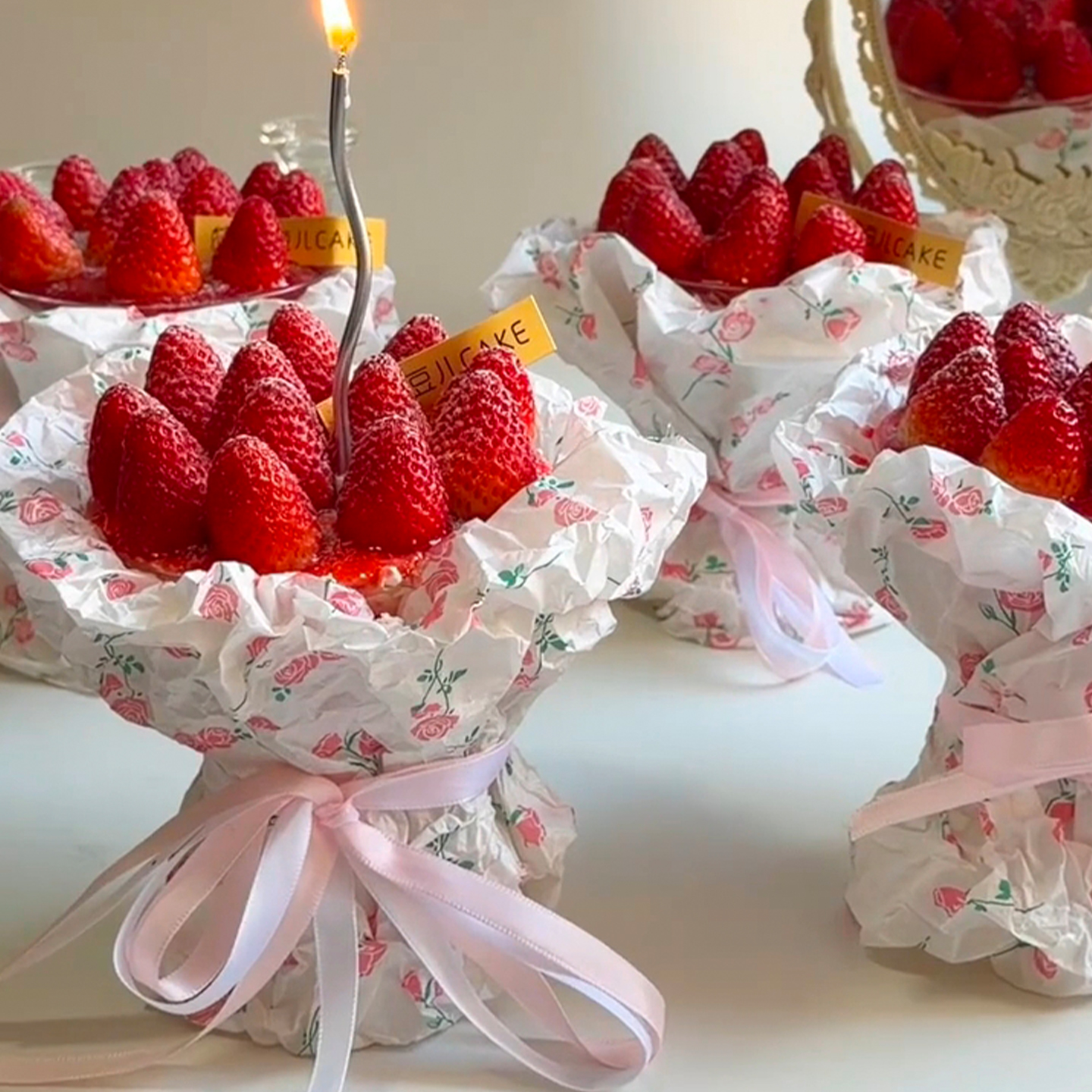 浪漫冬季草莓花束蛋糕装饰