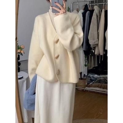 慵懒风v领牛角扣浣熊绒毛