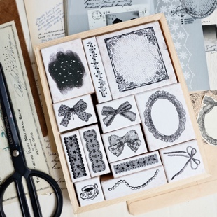 两只浣熊｜《璎珞织梦》复古蝴蝶结蕾丝框手账树脂印章实木珍珠