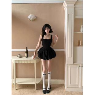 小个子黑色无袖吊带连衣裙子女夏季法式甜辣收腰显瘦芭蕾蓬蓬短裙