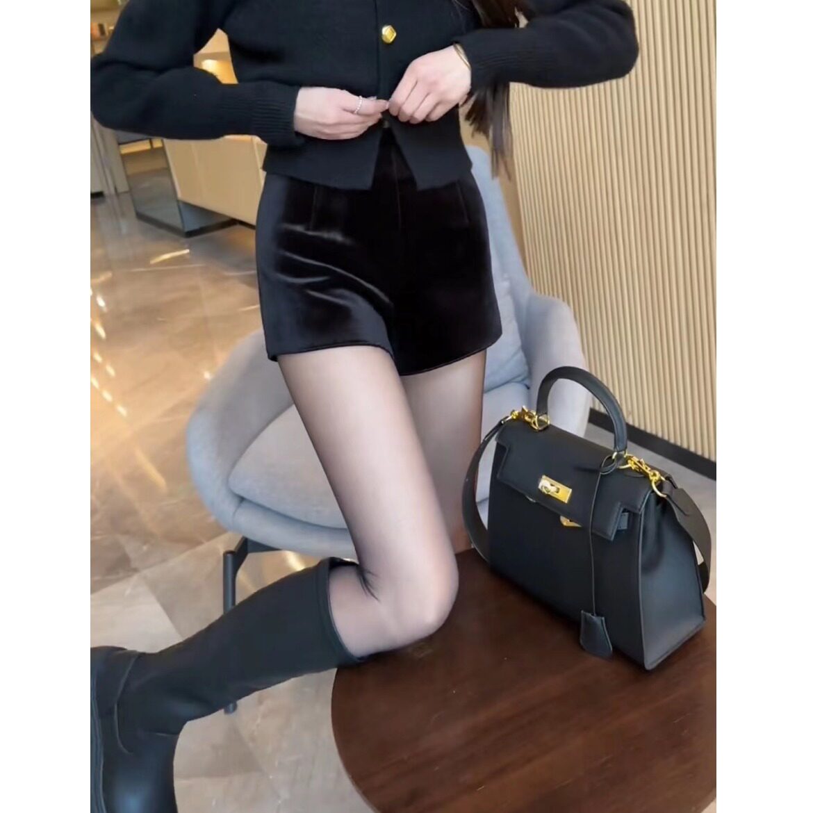 黑色高端丝绒短裤女高腰显瘦2025秋冬季新款外穿小个子a字阔腿裤,女装/女士精品,休闲裤,淘宝优惠券,粉丝福利购,淘宝优惠卷