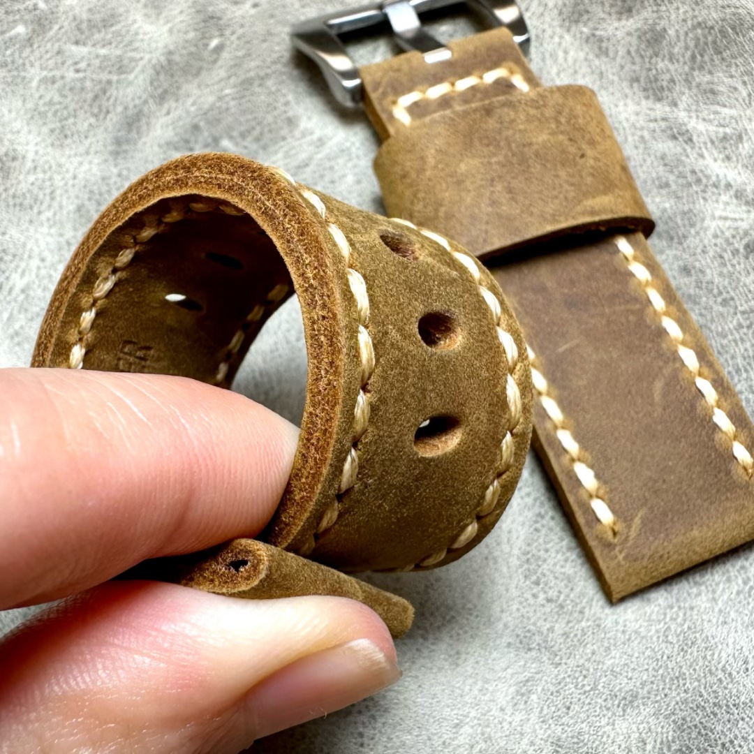 22mm手工粗线磨砂卡其头层皮表带