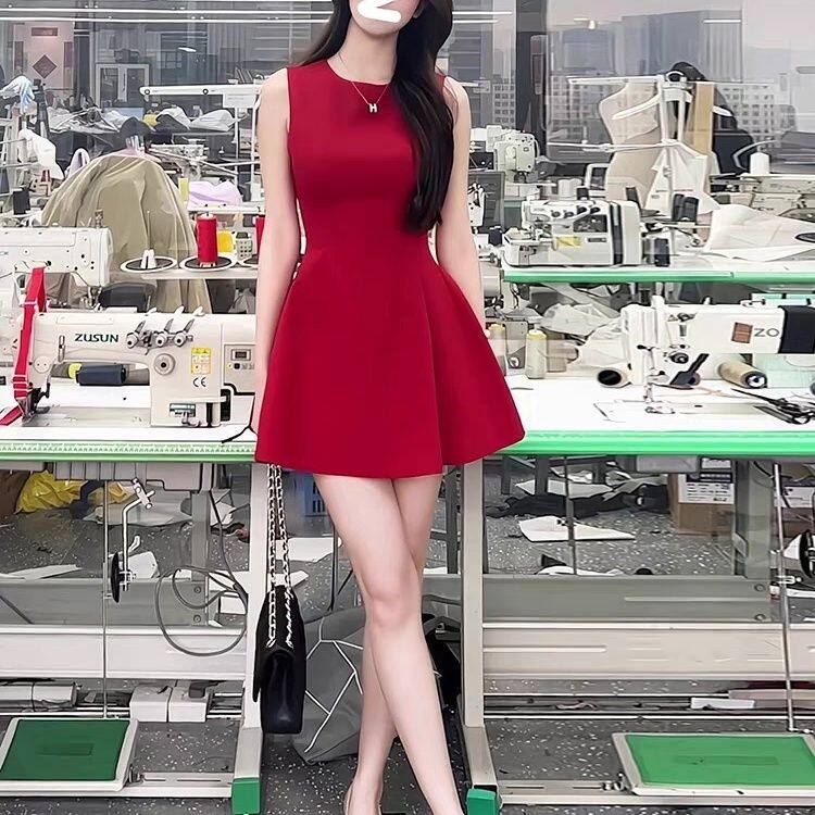 法式复古2025年新款红色连衣裙女夏季无袖背心收腰显瘦红裙子短裙
