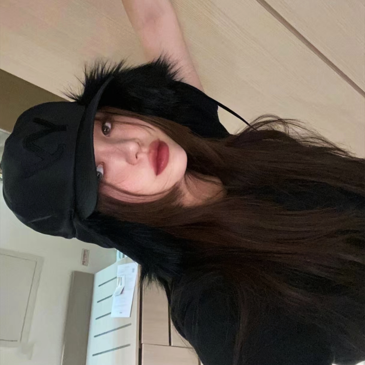 YY仿貂毛皮草黑色棒球帽INS