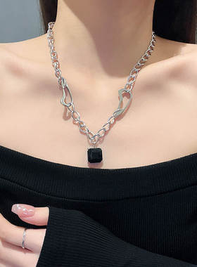 2024年新款小众毛衣链方宝石钛钢