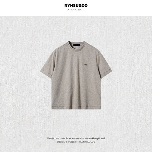 NYHSUGOO/南乙250克贴布刺绣毛边短袖T恤男夏季圆领体恤衫25315