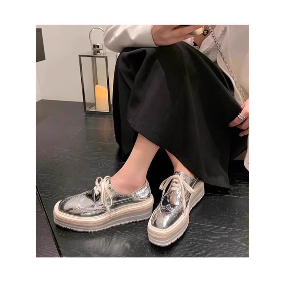 香港厚底真皮松糕鞋女2025春季新款休闲鞋系带增高布洛克雕花单鞋