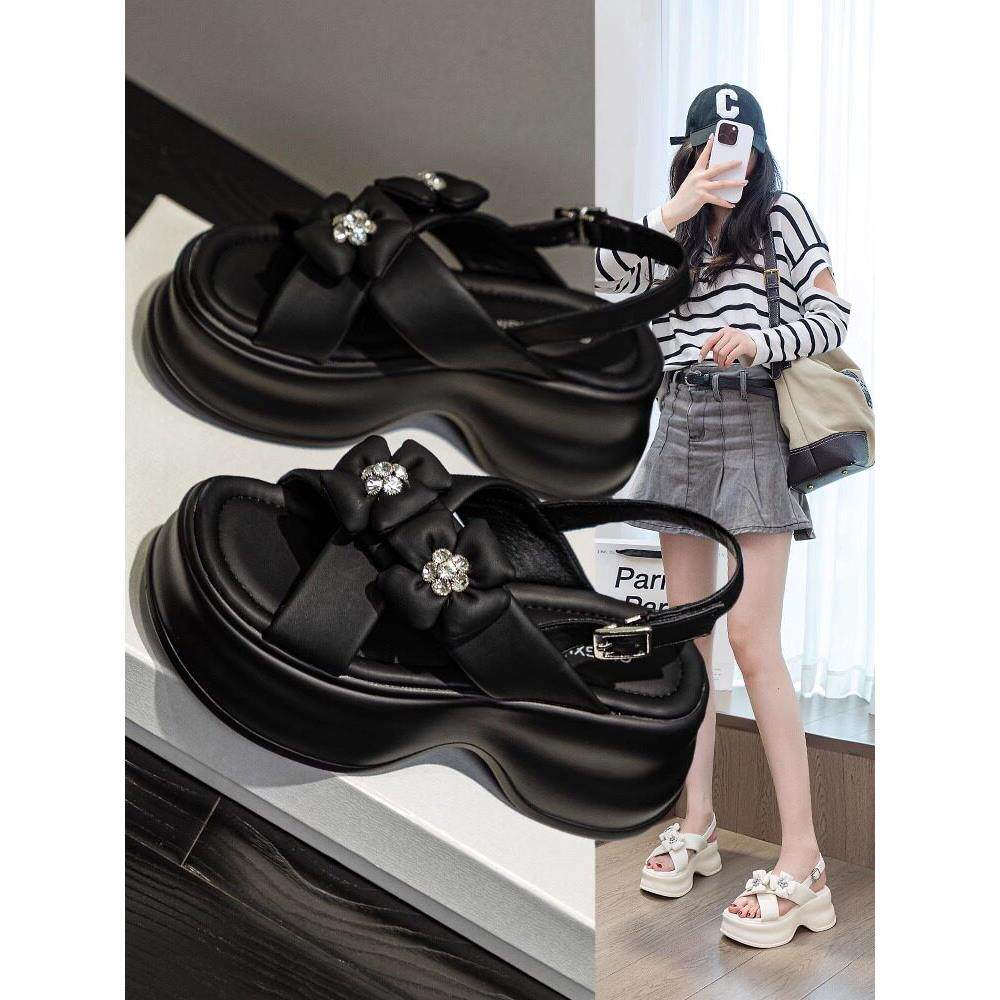 香港黑色花朵凉鞋女外穿2025新款百搭松糕厚底增高软底罗马凉拖鞋