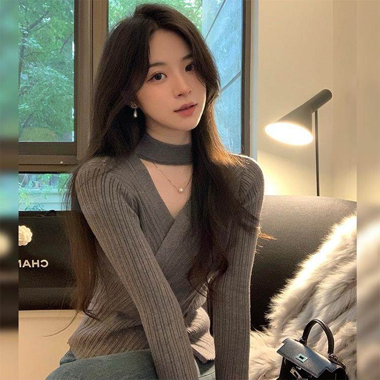 2025秋冬新款V领挂脖针织衫女长袖修身性感小心机法式内搭打底衫