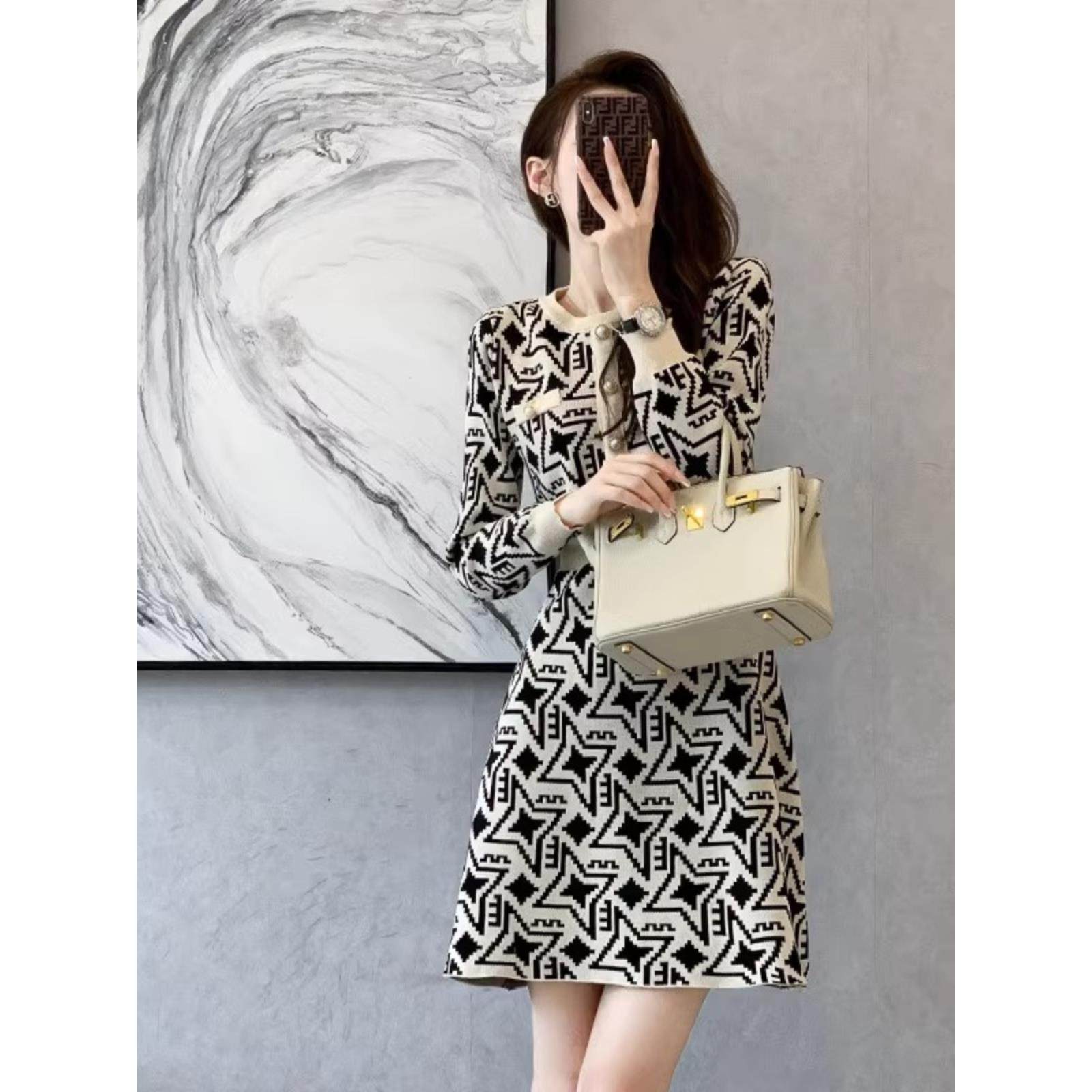 欧洲站秋季2025年新款女装港风覆古高级感打底针织连衣裙小众设计