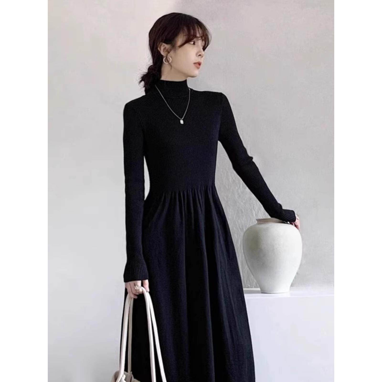 欧洲站秋季2024新款女装黑色长款过膝毛衣裙配大衣打底针织连衣裙