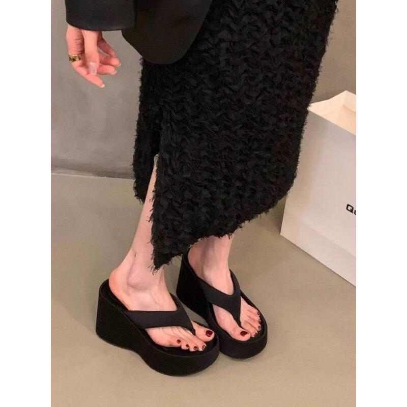 香港新款小个子增高厚底人字拖女夏外穿夹脚真皮松糕拖鞋坡跟凉拖