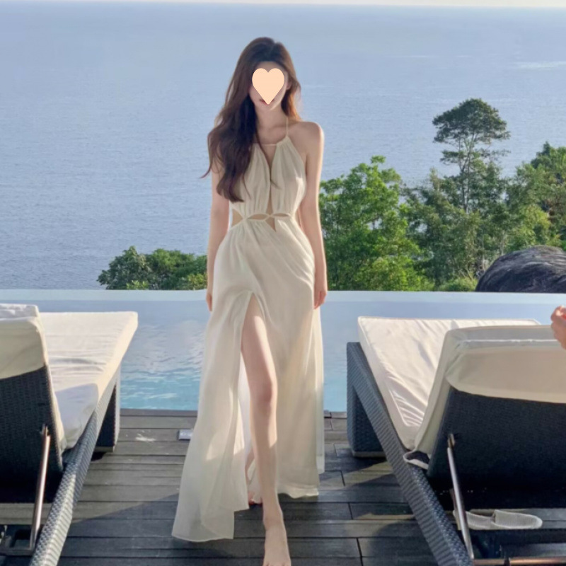 泰国三亚旅游拍照沙滩裙海边度假连衣裙纯欲性感镂空白色吊带长裙