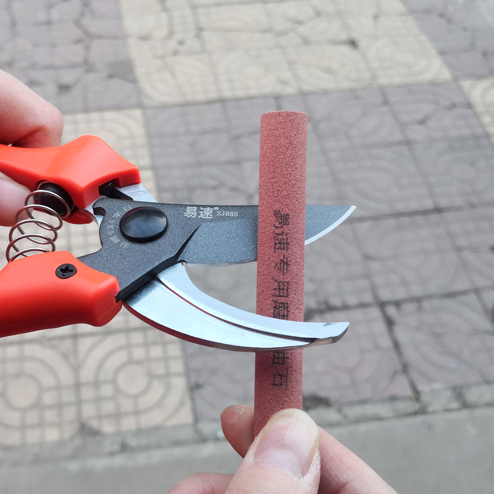 易速修枝剪刀专用磨刀石磨剪刀油石电剪磨刀片小半圆形磨石新品