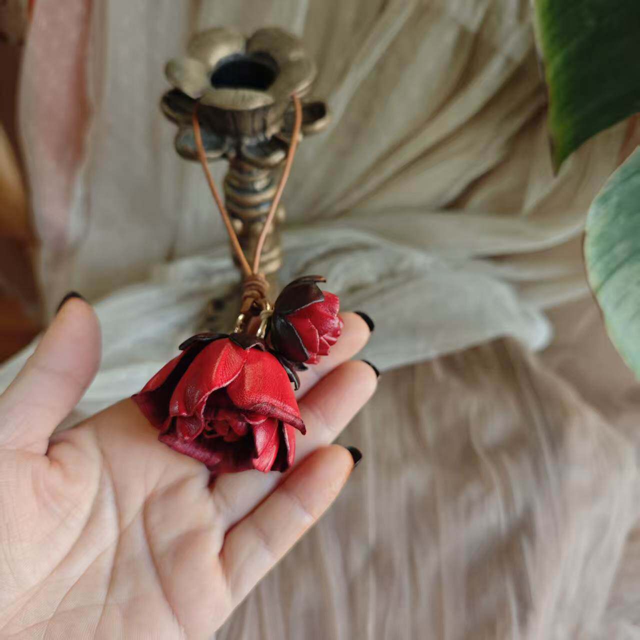 玫瑰。芳圃原创纯牛皮手工立体花朵古朴百搭包挂钥匙链项链