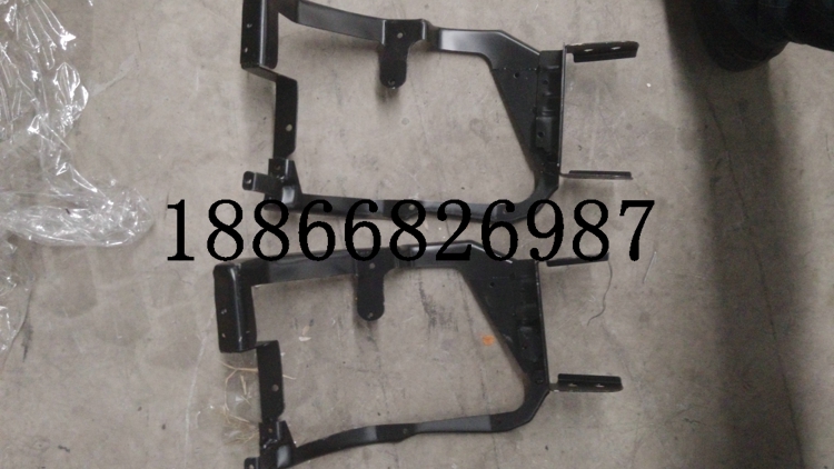 适配重汽豪沃轻卡保险杠支架雾灯支架howo轻卡雾灯安装支架杠支架