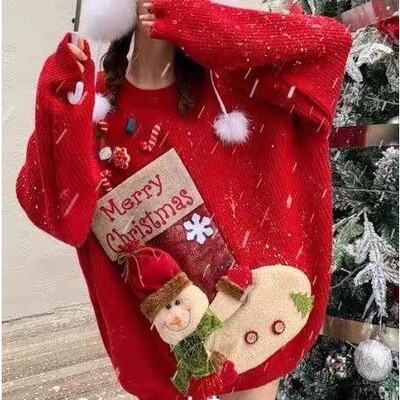 Loose Christmas stockings, snowman decoration, red knitted
