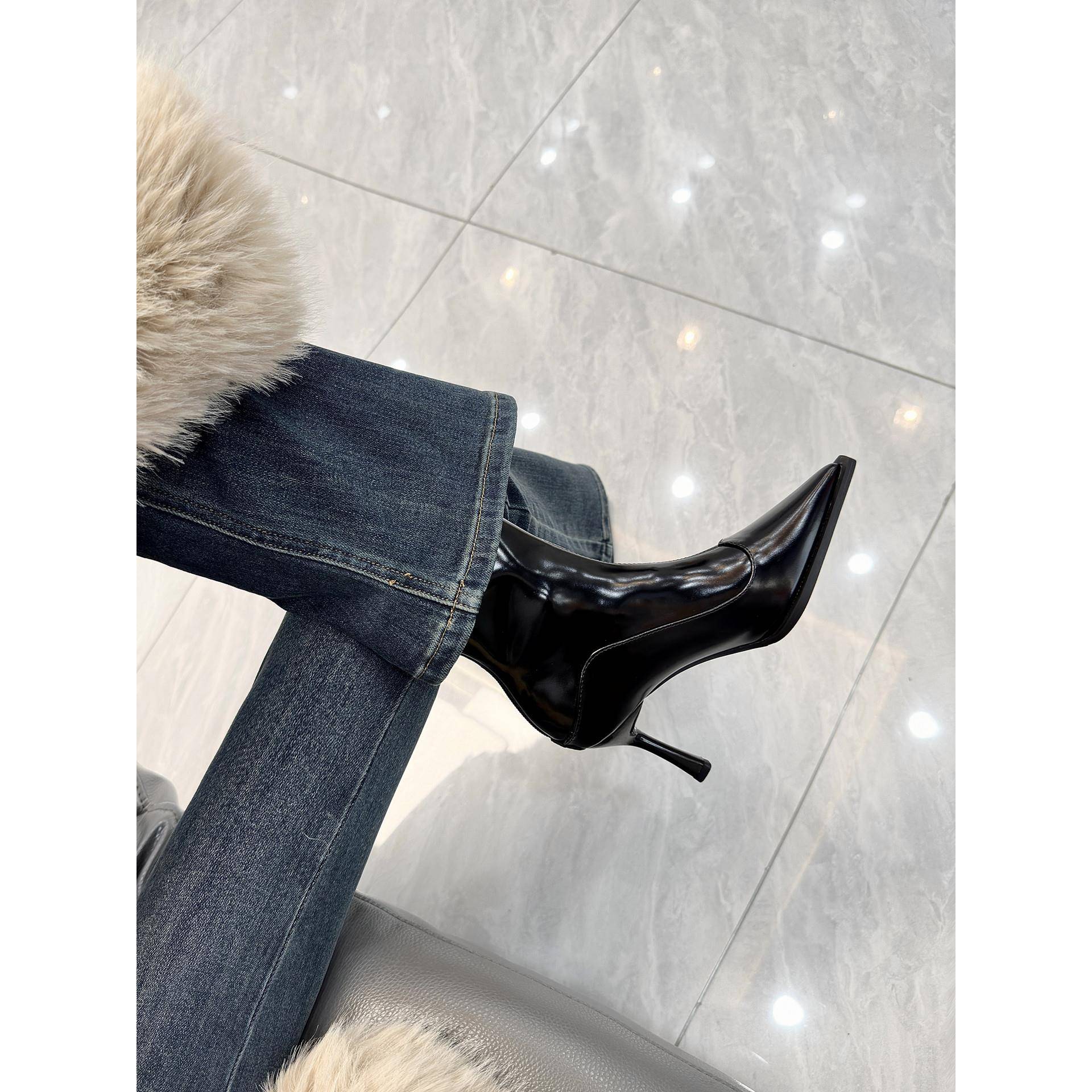 尖头高跟鞋女冬新款法式瘦瘦靴感细跟短靴黑色气质单靴1207w