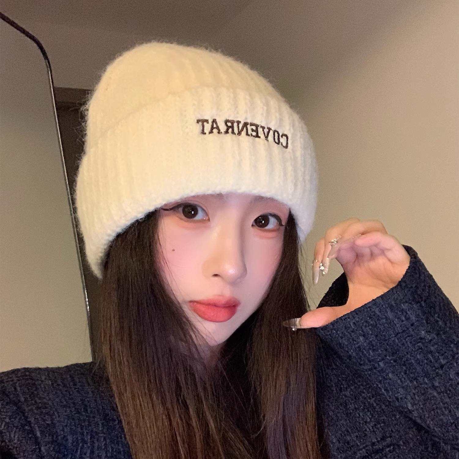 冬季字母刺绣保暖护耳针织帽女